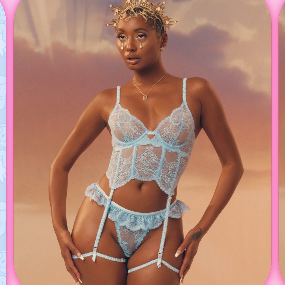 Voight Angelic lingerie set
